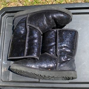 Black sequence UGG 10